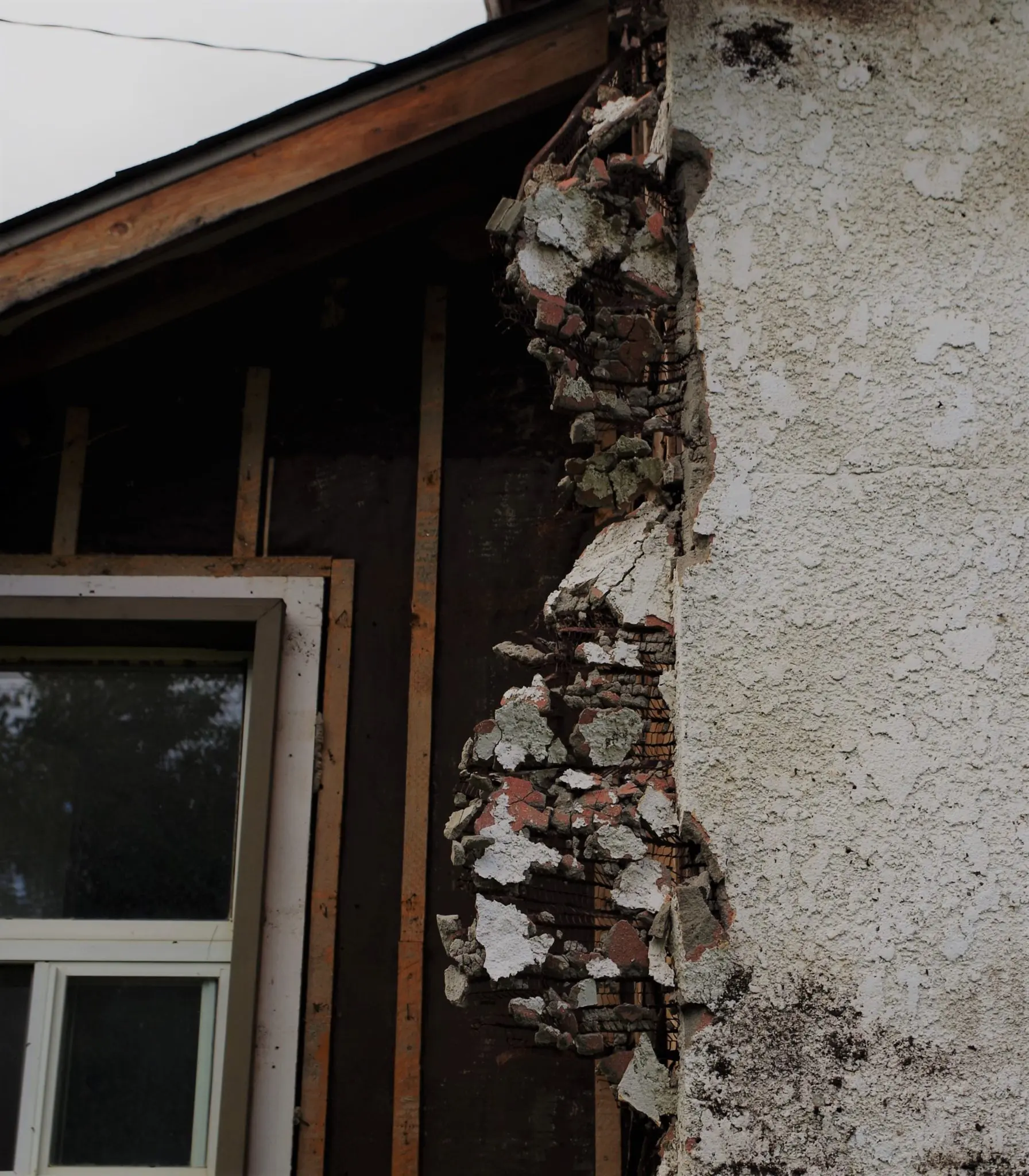picture of asbestos problem for landlords