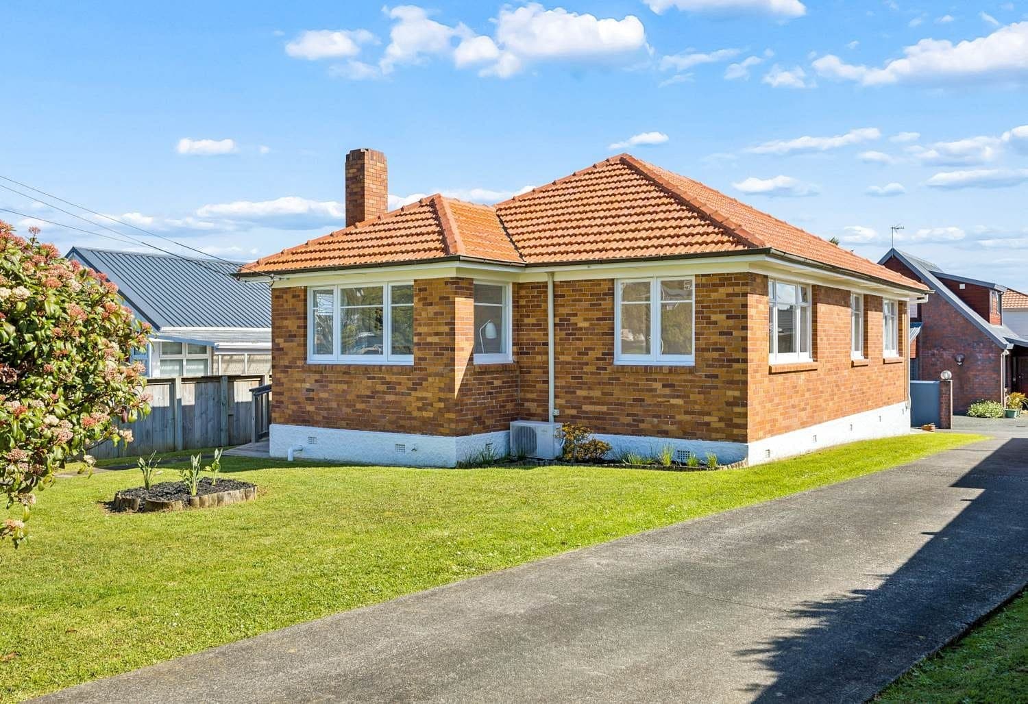 Mount Roskill, 2 bedrooms