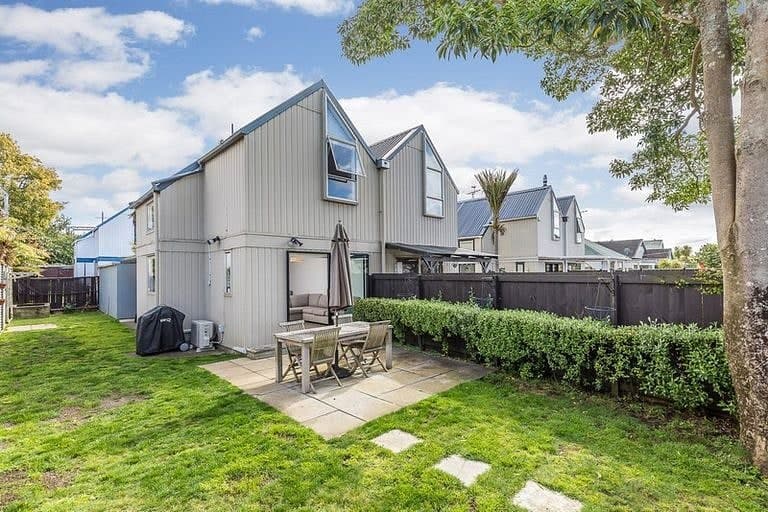 Mount Albert, 2 bedrooms